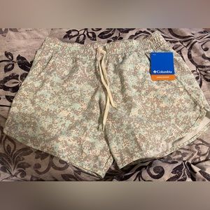NWT Women’s Columbia Shorts